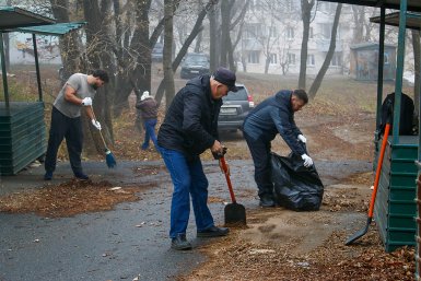 Чиновники в Находке вышли на субботник пресс-служба администрации НГО